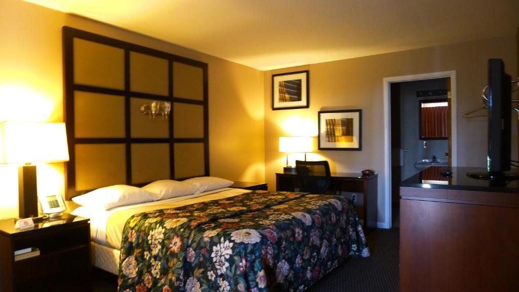 Relax Inn Watertown ウォータータウン エクステリア 写真