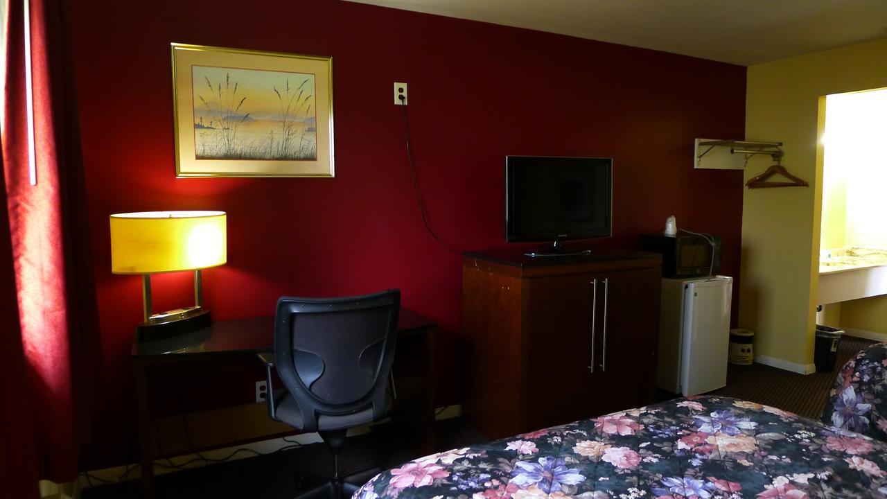 Relax Inn Watertown ウォータータウン エクステリア 写真