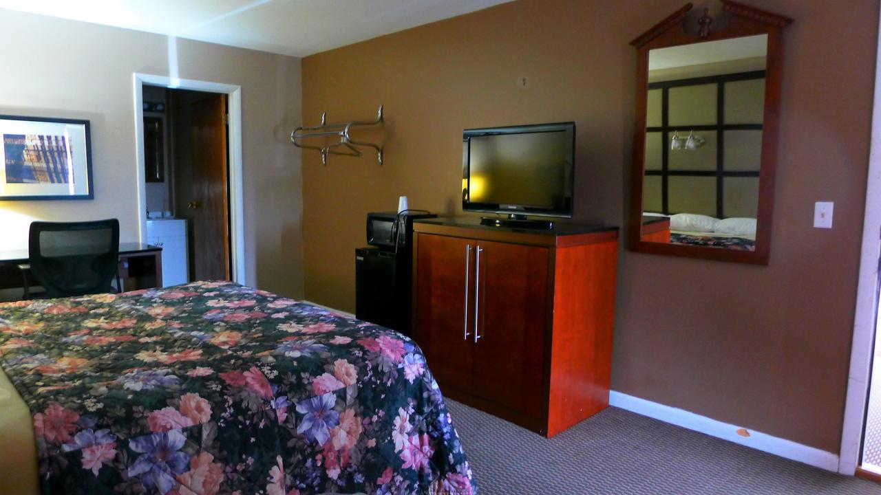 Relax Inn Watertown ウォータータウン エクステリア 写真