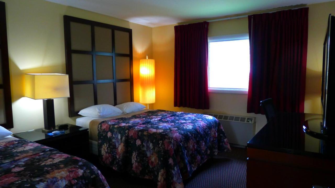 Relax Inn Watertown ウォータータウン エクステリア 写真